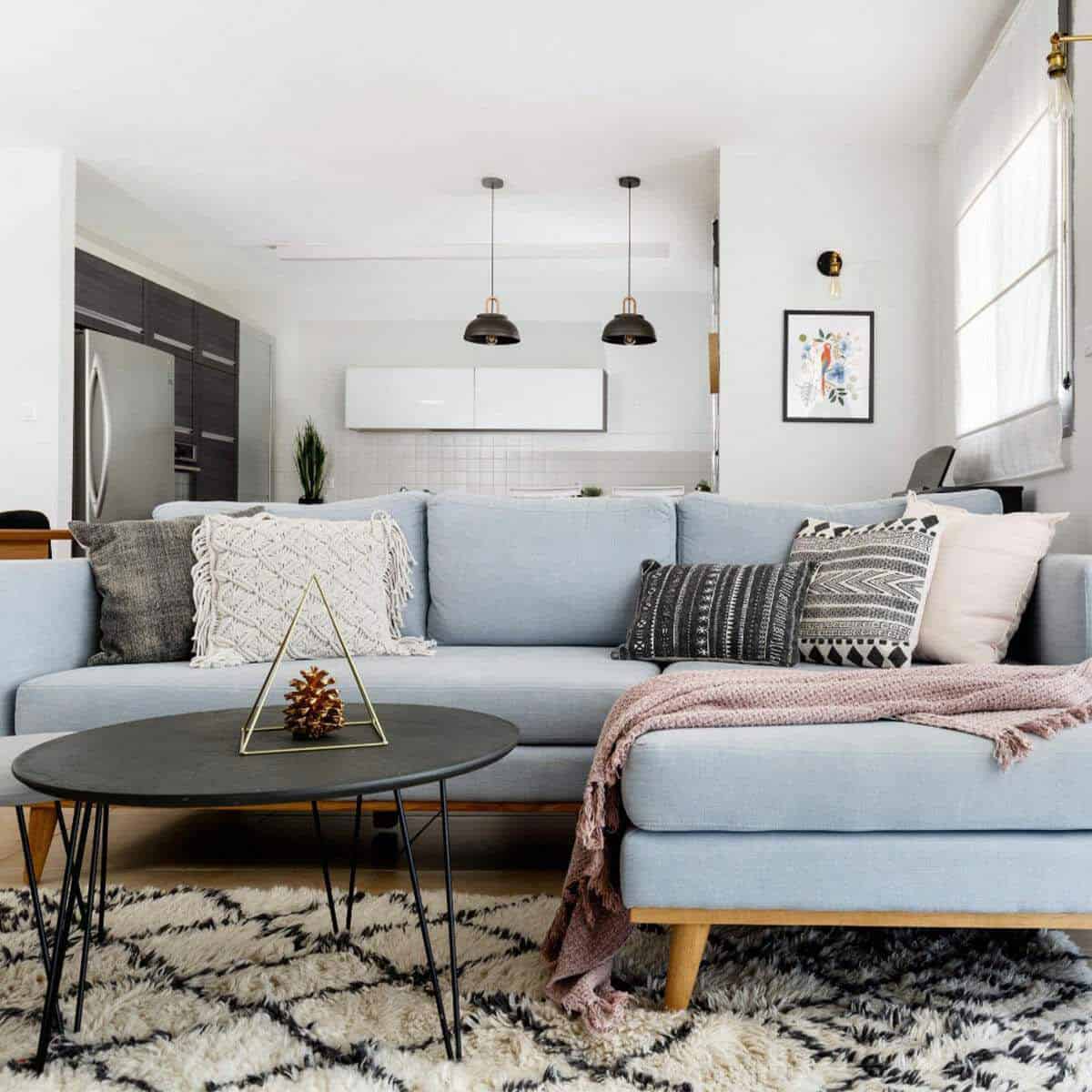 שטיח ברבר מרוקאי 05 לבן/שחור עם פרנזים | השטיח האדום | עיצוב: רויטל ארז, צילום: אורית ארנון 