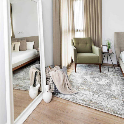 שטיח ג'איפור 20 אפור עם פרנזים | השטיח האדום | עיצוב: דנית רוטמן, צילום: אורן עמוס 