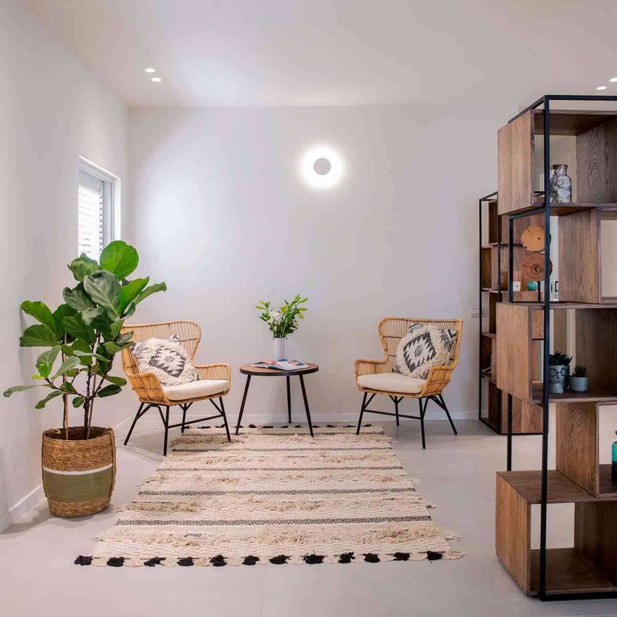 שטיח גפן כותנה 09 קרם/בז'/שחור עם פרנזים | השטיח האדום | עיצוב: אירה פרדקין, צילום: כפיר זיו 