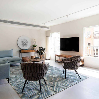 שטיח זארה 01 בז'/תכלת | השטיח האדום | עיצוב: אירה פרדקין, צילום: כפיר זיו 