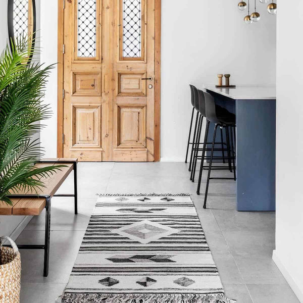 שטיח קילים סקנדינבי 02 ורוד ראנר עם פרנזים KILIM