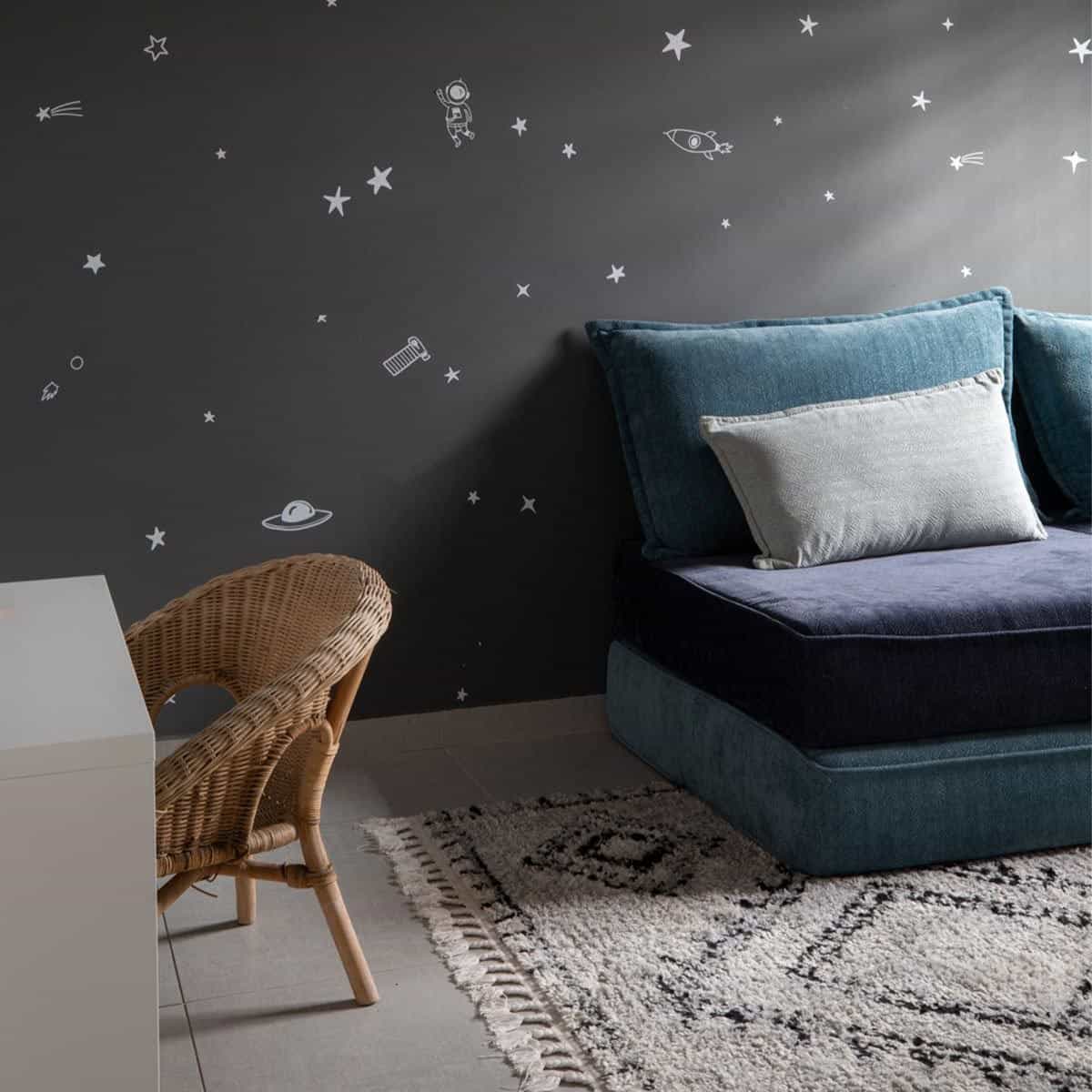 שטיח טנג'יר 10 אפור/שחור עם פרנזים | השטיח האדום | עיצוב: נטלי אלל, צילום: אושר גולן 