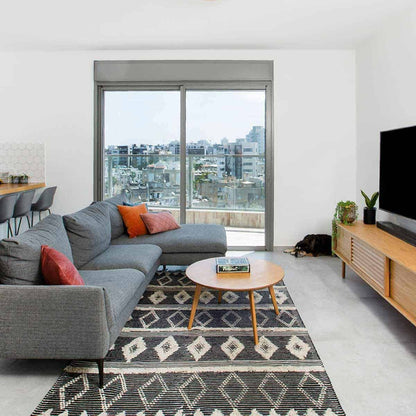 שטיח קילים סקנדינבי 12 שחור/לבן | השטיח האדום | עיצוב: עדי גלאי, צילום: עידן גור