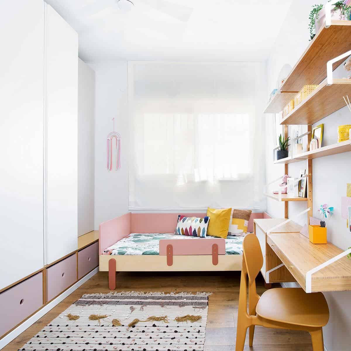 שטיח קילים נורדי 06 צבעוני עם פרנזים | השטיח האדום | עיצוב: נועה גולדמן, צילום: מירב פלברג