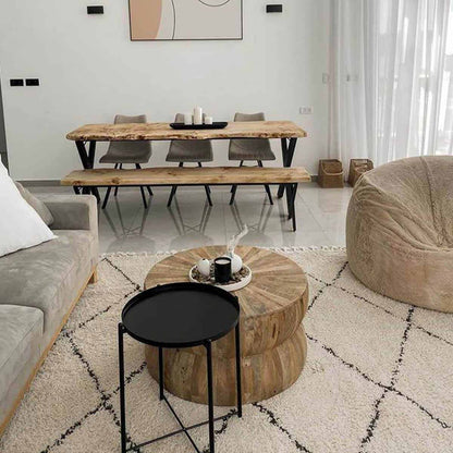 שטיח שאגי מרקש 02 קרם/שחור עם פרנזים | השטיח האדום | עיצוב: מאנה מעצבות פנים, צילום: מאנה מעצבות פנים