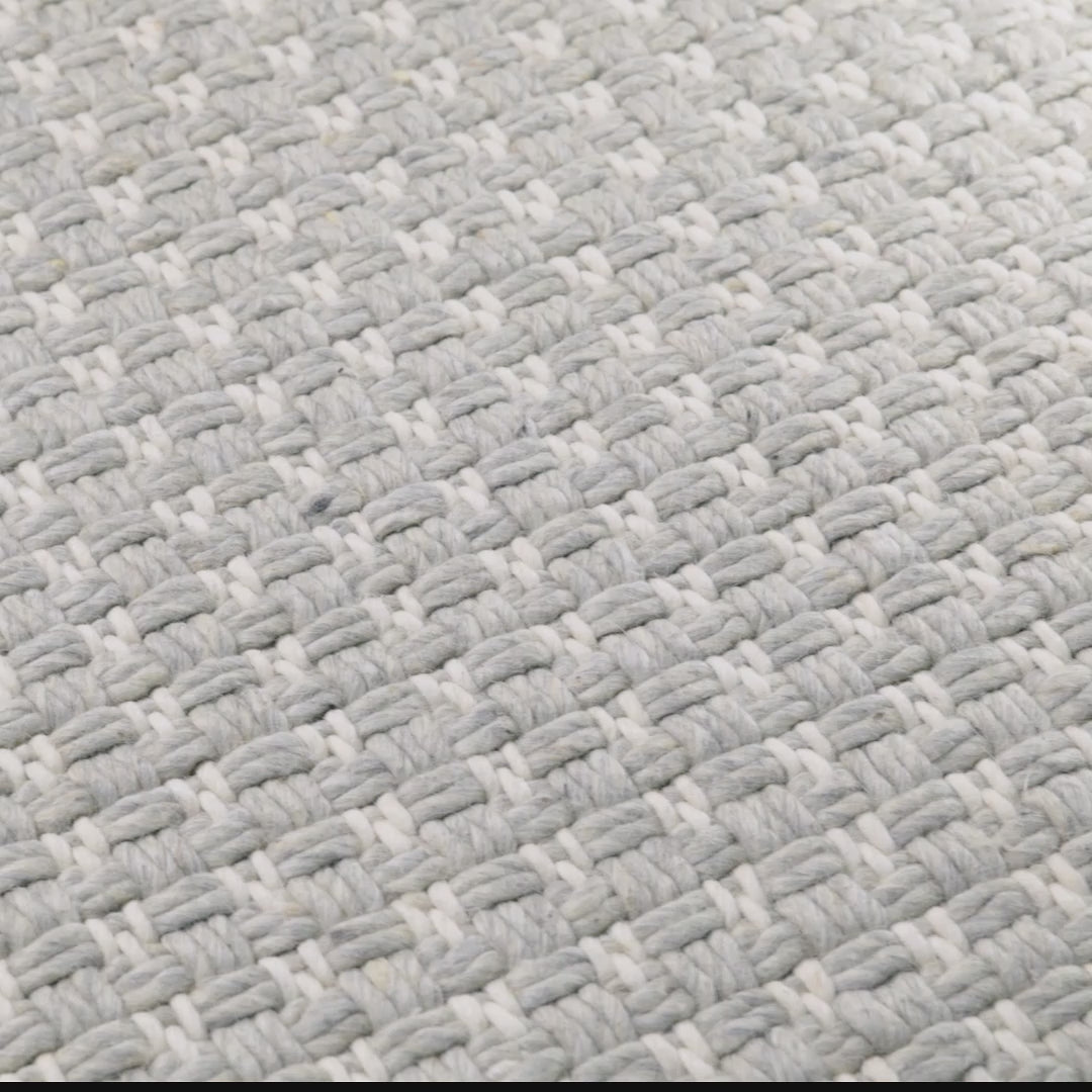 שטיח גפן חלות עבות 04 אפור בהיר עם פרנזים | השטיח האדום