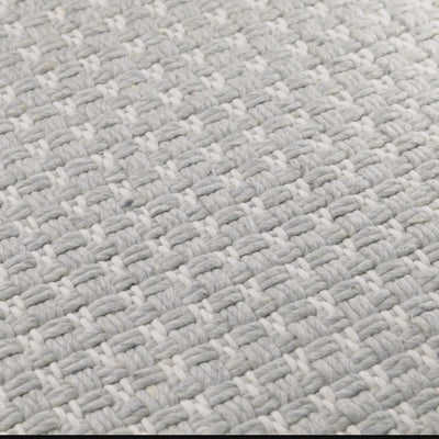 שטיח גפן חלות עבות 04 אפור בהיר עם פרנזים | השטיח האדום