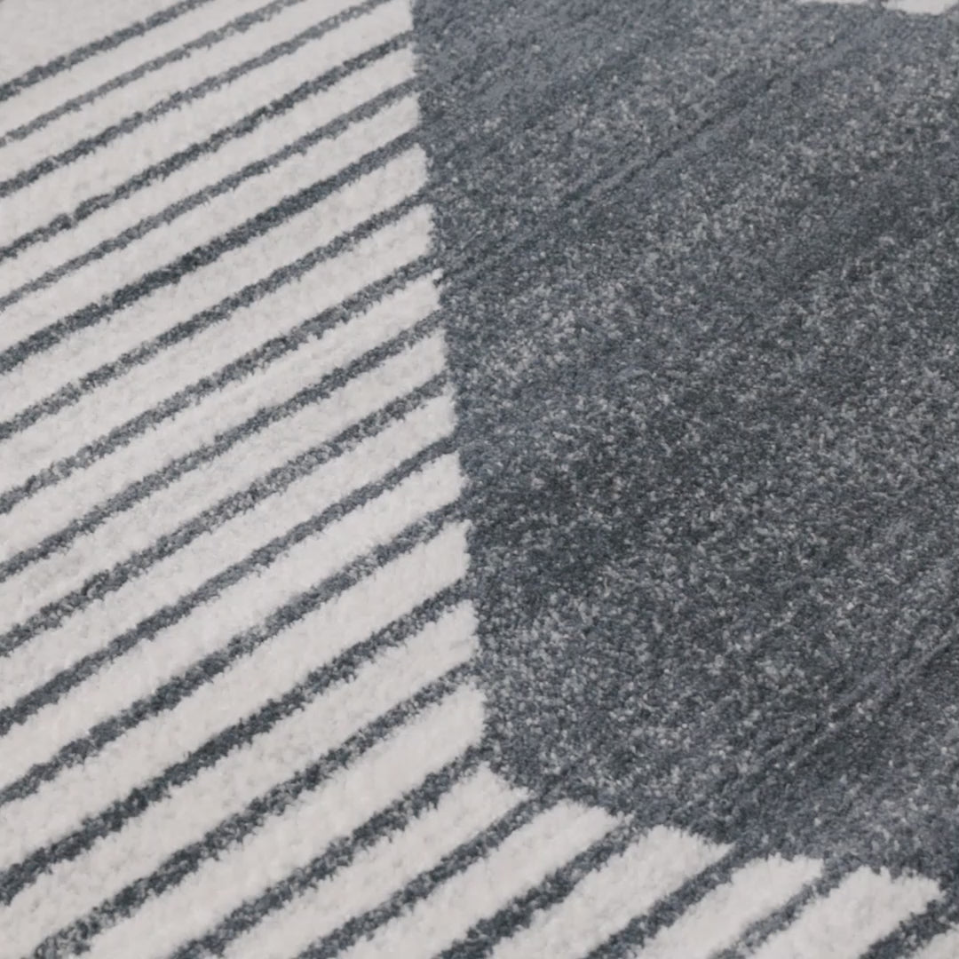 שטיח סלוניקי 14 שחור עם פרנזים | השטיח האדום