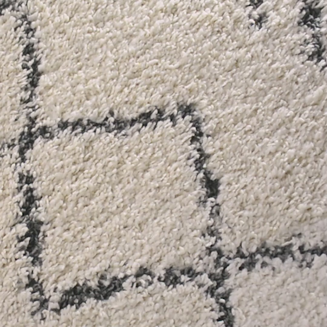 שטיח שאגי מרקש 04 קרם/שחור עם פרנזים | השטיח האדום